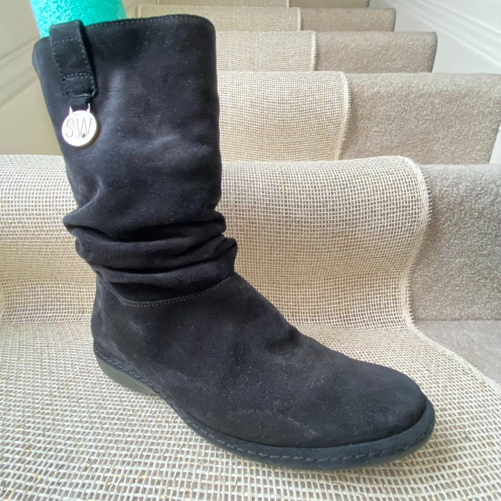 Stuart Weitzman Slouch Suede Short Boots in Black US 8